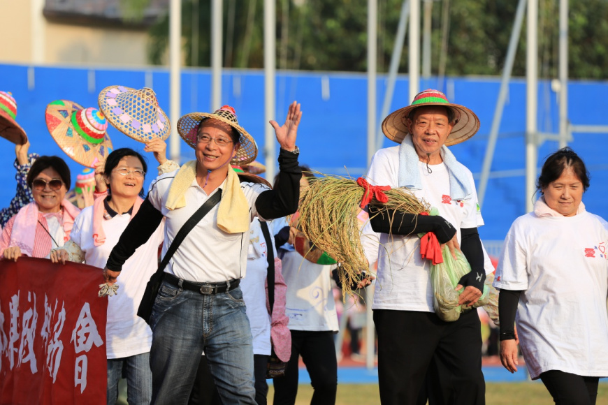 雲林啟智協會以「創意農夫」的創意服裝主題，展現雲林以農業立縣的特色